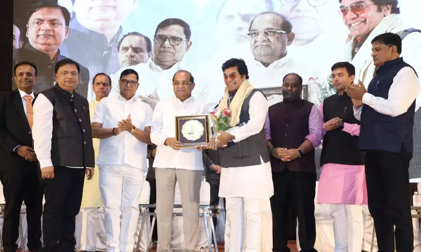 आशुतोष राणा सहित 5 को सेवा सम्मान, लोढ़ा ने कहा - फेविकोल की तरह है हिंदी