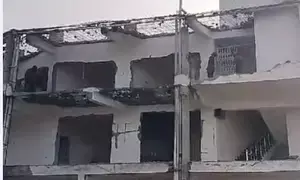 नॉलेज पार्क में अतिक्रमण तोड़ने की कार्रवाई जारी, ग्रीन बेल्ट में अवैध निर्माण पर एनजीटी के आदेश पर एक्शन