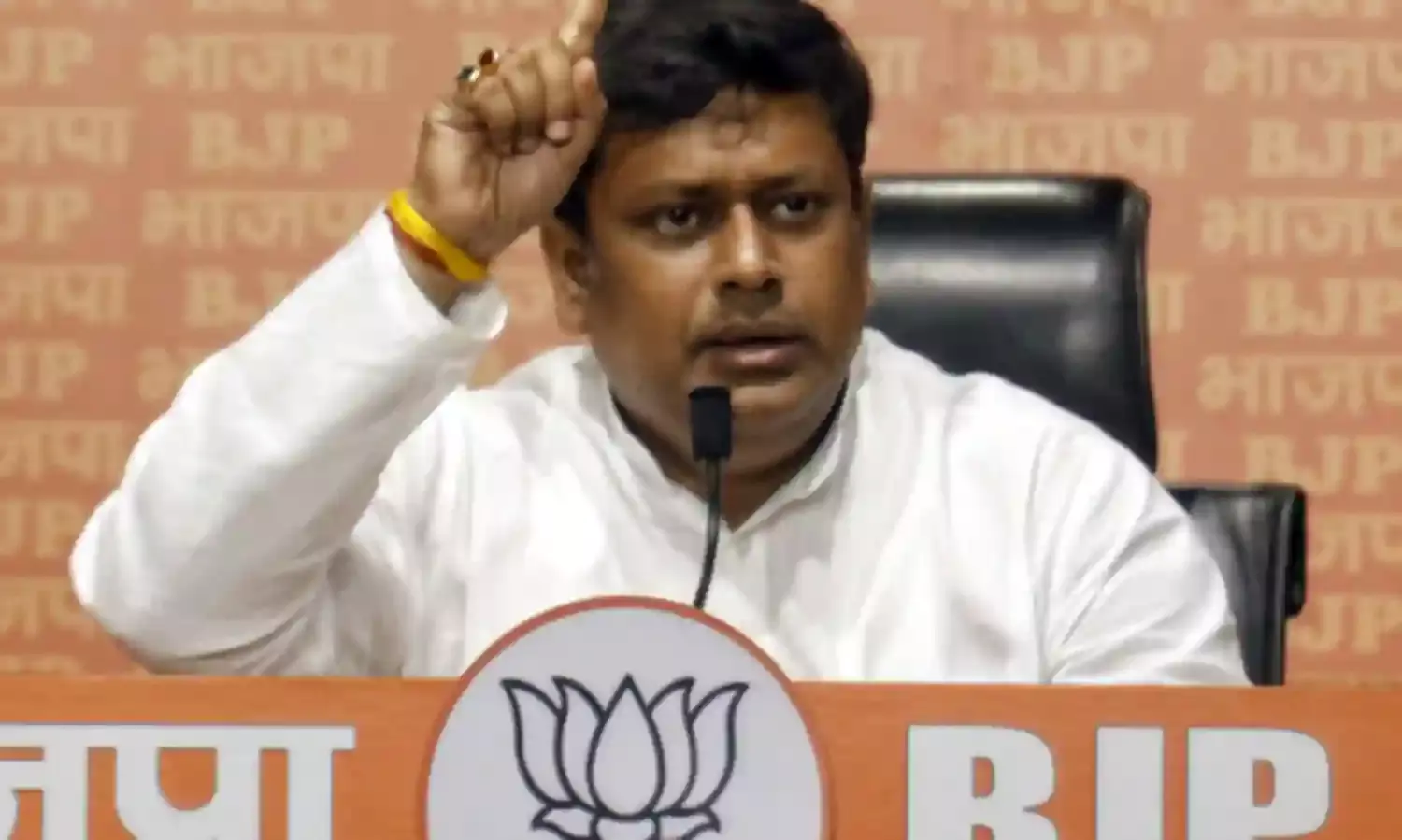 पश्चिम बंगाल में शेख शाहजहां की गिरफ्तारी को लेकर भाजपा का प्रदर्शन, पुलिस और कार्यकर्ताओं में हाथापाई