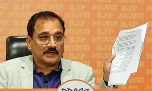 स्वच्छता रैंकिंग में दिल्ली के 90वें स्थान पर आने को शर्मनाक बताते हुए भाजपा ने केजरीवाल पर बोला हमला