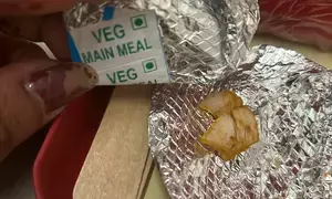 एयर इंडिया की फ्लाइट में शाकाहारी को परोसा गया नॉन-वेज खाना, सोशल मीडिया पर की गई आलोचना