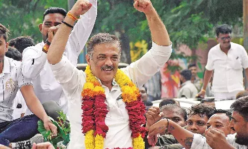 एनडीसीसी बैंक घोटाले में लिप्त पूर्व मंत्री सुनील केदार जेल से छूटे, स्वागत में उमड़े समर्थक