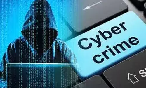 ऑनलाइन हसीना से चैटिंग पड़ सकती हैै भारी, वह भी जब सामने वाली महिला हो अंजान