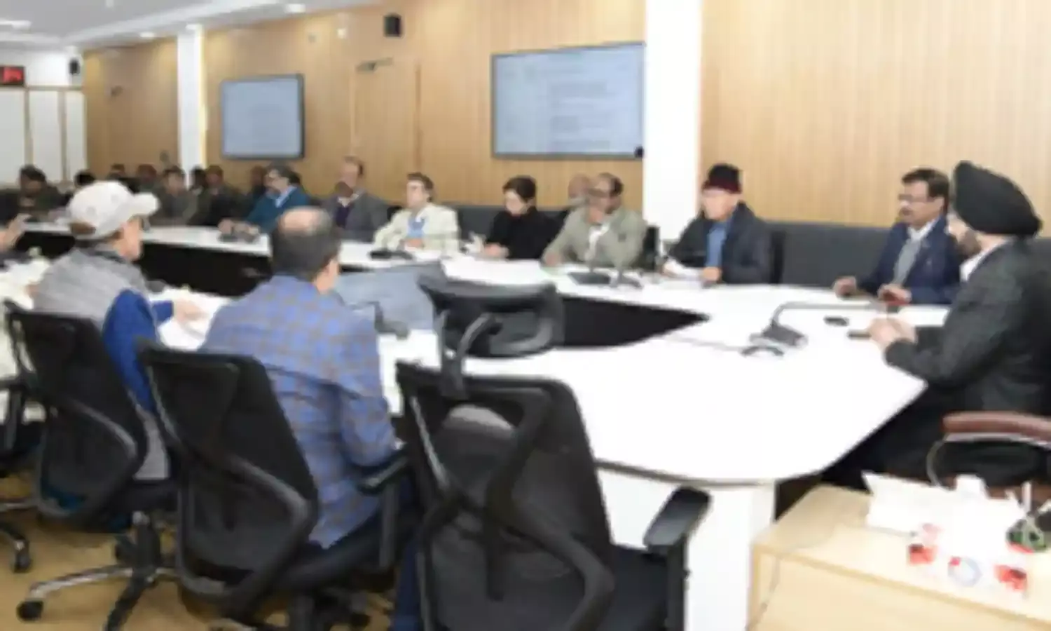 उत्तराखंड के हर बड़े शहर में ऑडिटोरियम, इंडोर और आउटडोर स्टेडियम बनाए जाएं : मुख्य सचिव संधु