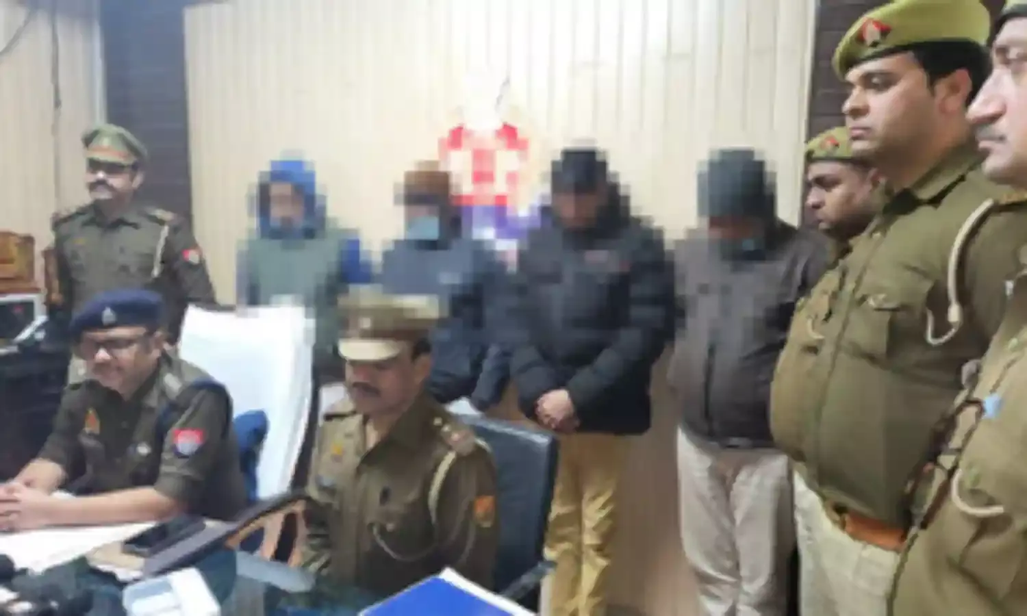 पैसा डबल करने का लालच देकर धोखाधड़ी करने वाले गैंग की महिला समेत 5 गिरफ्तार