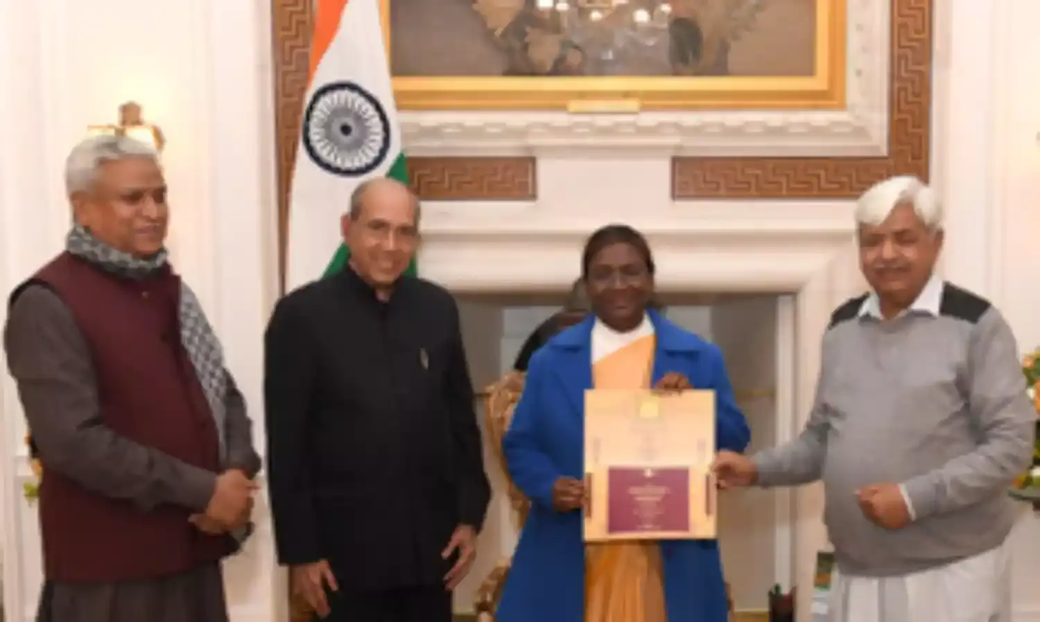 राष्ट्रपति द्रौपदी मुर्मू को अयोध्या में राम मंदिर के प्राण प्रतिष्ठा समारोह के लिए निमंत्रण दिया गया