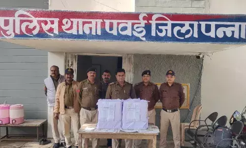 पवई पुलिस ने ग्राम बडखेरा में पकड़ी सात पेटी अवैध शराब
