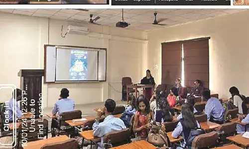 विश्व में बढ़ते हिंदी के कदम पर व्याख्यान, हिंदी भाषा की यात्रा का बखान