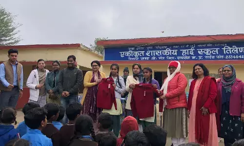 राष्ट्रीय सेवा योजना इकाई रबीन्द्रनाथ टैगोर विश्वविद्यालय द्वारा गर्म कपड़ों का वितरण