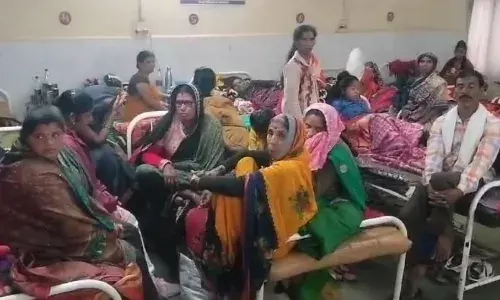 अस्पताल की बदहाली, गायनिक वार्ड फुल, फर्श पर प्रसूताएं अस्पताल की बदहाली, गायनिक वार्ड फुल, फर्श पर प्रसूताएं