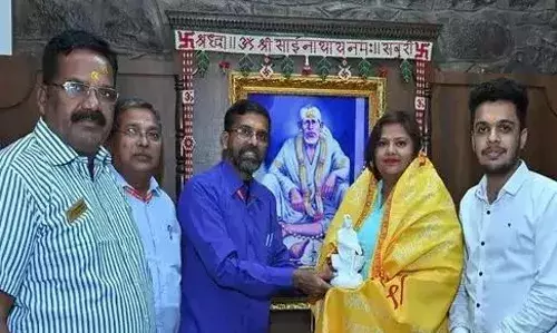 साईं पर ऐसी श्रद्धा कि दान कर दिया अपना 18 लाख फ्लैट, प्रेम और समर्पण का भाव साईं पर ऐसी श्रद्धा कि दान कर दिया अपना 18 लाख फ्लैट, प्रेम और समर्पण का भाव