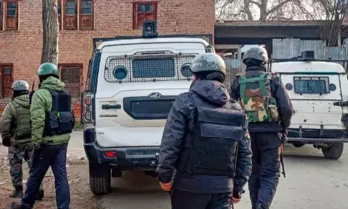 जम्मू-कश्मीर में एक और आतंकी हमला, सेना की गाड़ी को बनाया निशाना, सर्च ऑपरेशन जारी