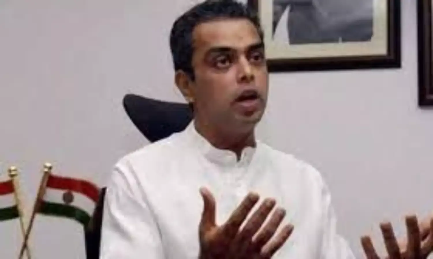 राजनीति : कांग्रेस नेता मिलिंद देवड़ा के शिंदे गुट में शामिल होने की अटकलें तेज