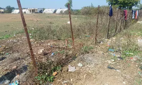 लाखों की लागत से बने खेल मैदान की हालत दयनीय