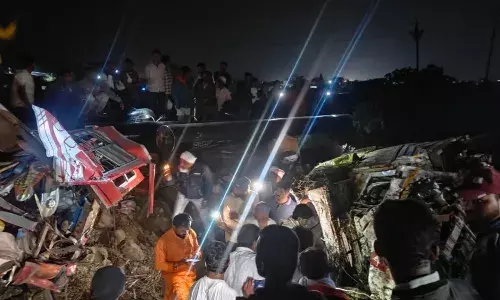 तेज रफ्तार कंटनेर ओर पिकअप की आमने-सामने टक्कर में 4 लोगों की मौत