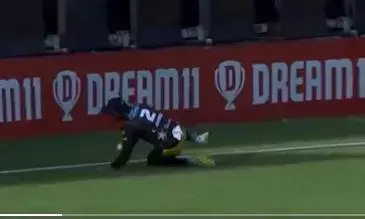 सोशल मीडिया पर सुर्खियां बटोर रहा ये हैरतअंगेज कैच, जिसने देखा वो रह गया दंग, देखें वीडियो