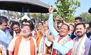 रायपुर में विष्णु देव साय ने मकर संक्रांति पर उड़ाई पतंग