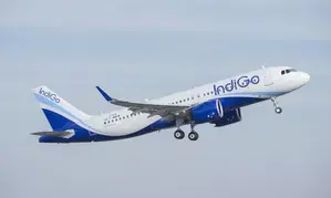 फ्लाइट के 7 घंटे लेट होने पर यात्री ने सोशल मीडिया पर लगाई इंडिगो की क्लास, एयरलाइन ने जारी किया रिफंड