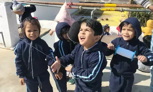 यूरो स्टार किड्स में मकर संक्राति पर्व पर बच्चों ने उडाई पतंगें यूरो स्टार किड्स में मकर संक्राति पर्व पर बच्चों ने उडाई पतंगें