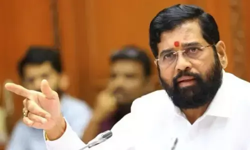 साधुओं के परिवारों को मुख्यमंत्री शिंदे ने पांच - पांच लाख रूपये की मदद दी साधुओं के परिवारों को मुख्यमंत्री शिंदे ने पांच - पांच लाख रूपये की मदद दी