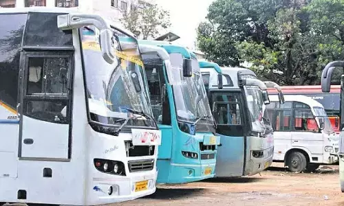 निजी बसों में हो रही मानकों की घोर अनदेखी, 9 माह में केवल 26 पर ही कार्रवाई निजी बसों में हो रही मानकों की घोर अनदेखी, 9 माह में केवल 26 पर ही कार्रवाई