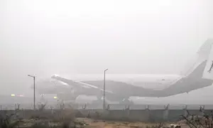 दिल्ली हवाईअड्डे पर अव्यवस्था: देरी के लिए कौन जिम्मेदार है - विमानन मंत्रालय या एयरलाइन ऑपरेटर?