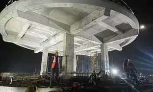 नोएडा अंतरराष्ट्रीय हवाई अड्डा का एटीएस टावर तैयार, रनवे पर लग रहे उपकरण, टर्मिनल भी हो रहा है तैयार