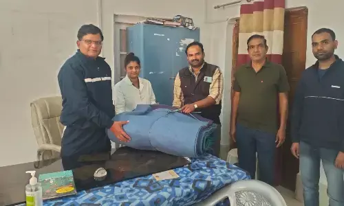 बेटे के जन्मदिवस पर संस्था को भेंट किए कंबल बेटे के जन्मदिवस पर संस्था को भेंट किए कंबल