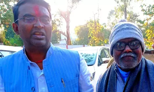 राज्य मंत्री दिलीप अहिरवार से लक्ष्मीनारयाण चिरोलया ने की भेंट राज्य मंत्री दिलीप अहिरवार से लक्ष्मीनारयाण चिरोलया ने की भेंट