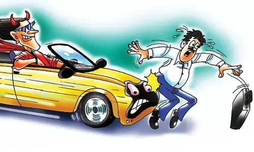 कार की टक्कर के बाद पूरी रात सड़क पर पड़े रहे घायल