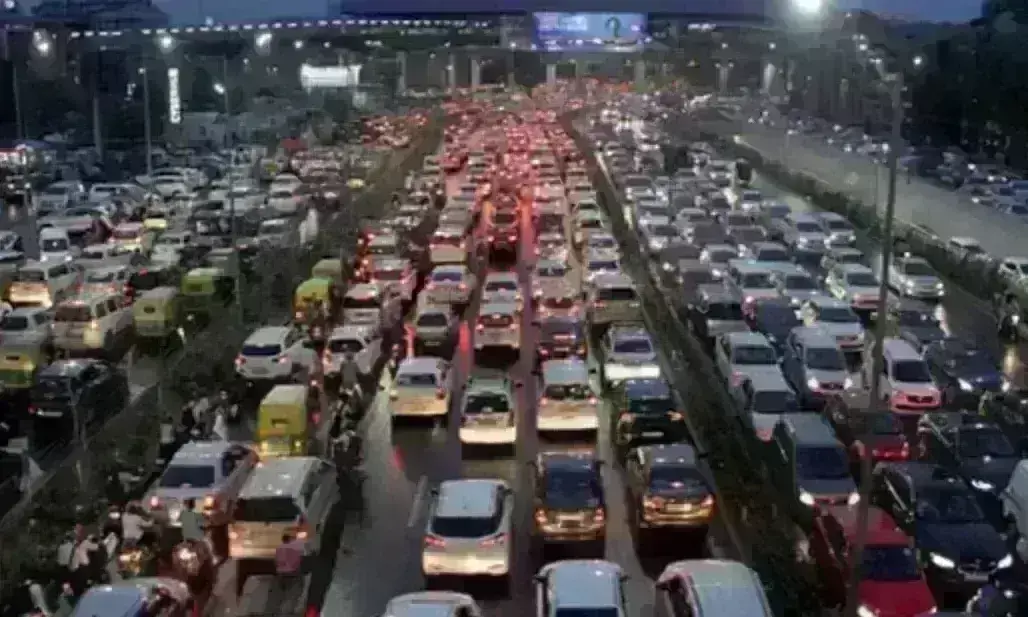 मायानगरी में रफ्तार के कहर पर कंट्रोल, राज्य में सड़क दुर्घटनाओं में इजाफा मायानगरी में रफ्तार के कहर पर कंट्रोल, राज्य में सड़क दुर्घटनाओं में इजाफा