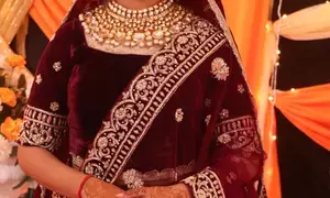 प्यार का पहला अध्याय शिवशक्ति के लिए अभिनेत्री निक्की शर्मा ने खुद किया दुल्हन का मेकअप