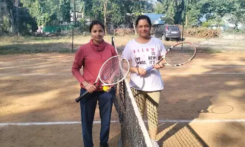 खिलाडिय़ों ने दिखाया दमखम जीती ट्राफी खिलाडिय़ों ने दिखाया दमखम जीती ट्राफी