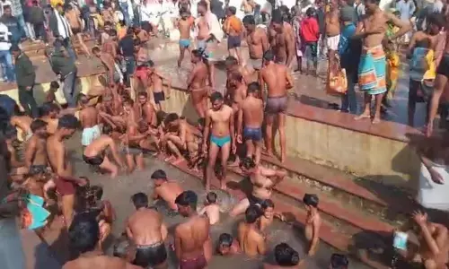 अनहोनी गर्म जलधारा कुंड, 12 डिग्री तापमान में भी उबलता रहा पानी अनहोनी गर्म जलधारा कुंड, 12 डिग्री तापमान में भी उबलता रहा पानी