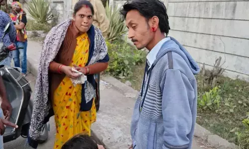 नायलॉन मांजा बेचने वालों के खिलाफ पुलिस की छापामार कार्रवाई, कई लोग हुए घायल नायलॉन मांजा बेचने वालों के खिलाफ पुलिस की छापामार कार्रवाई, कई लोग हुए घायल