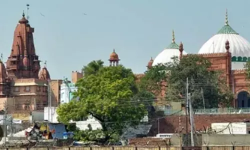 मथुरा के श्रीकृष्ण जन्मभूमि-शाही ईदगाह मस्जिद सर्वे पर सुको ने लगाई रोक मथुरा के श्रीकृष्ण जन्मभूमि-शाही ईदगाह मस्जिद सर्वे पर सुको ने लगाई रोक