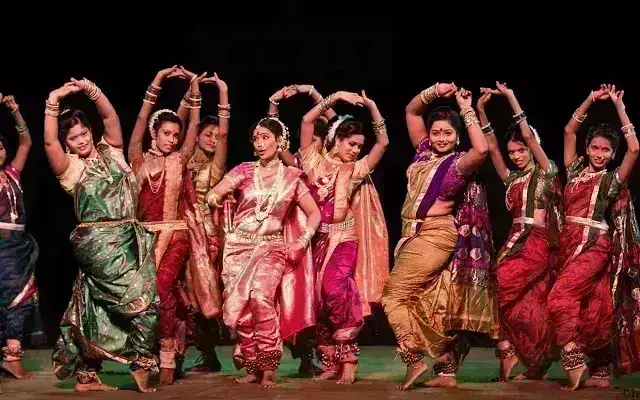 अंग्रेजी माध्यम के स्कूलों के वार्षिकोत्सव में पहली बार मराठी सांस्कृतिक कार्यक्रम