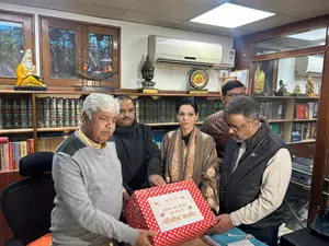 मुस्लिम राष्ट्रीय मंच ने रामलला के लिए विहिप को सौंपा कश्मीरी केसर मुस्लिम राष्ट्रीय मंच ने रामलला के लिए विहिप को सौंपा कश्मीरी केसर