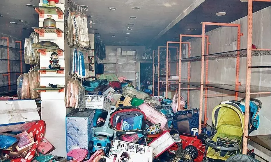 रानीताल में फर्नीचर सहित खिलौनों का स्टॉक जलकर खाक