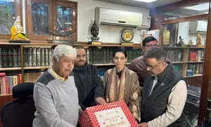मुस्लिम राष्ट्रीय मंच ने रामलला के लिए विहिप को सौंपा कश्मीरी केसर