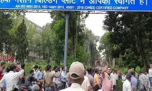 रांची में बेमियादी हड़ताल पर एचईसी के अफसर-कर्मी, तीनों प्लांट ठप