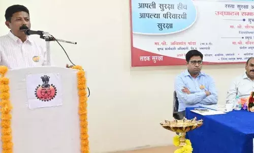 सड़क सुरक्षा अभियान में दी ट्रैफिक नियमों की जानकारी, जीवन भर पालन करने की दी सलाह सड़क सुरक्षा अभियान में दी ट्रैफिक नियमों की जानकारी, जीवन भर पालन करने की दी सलाह