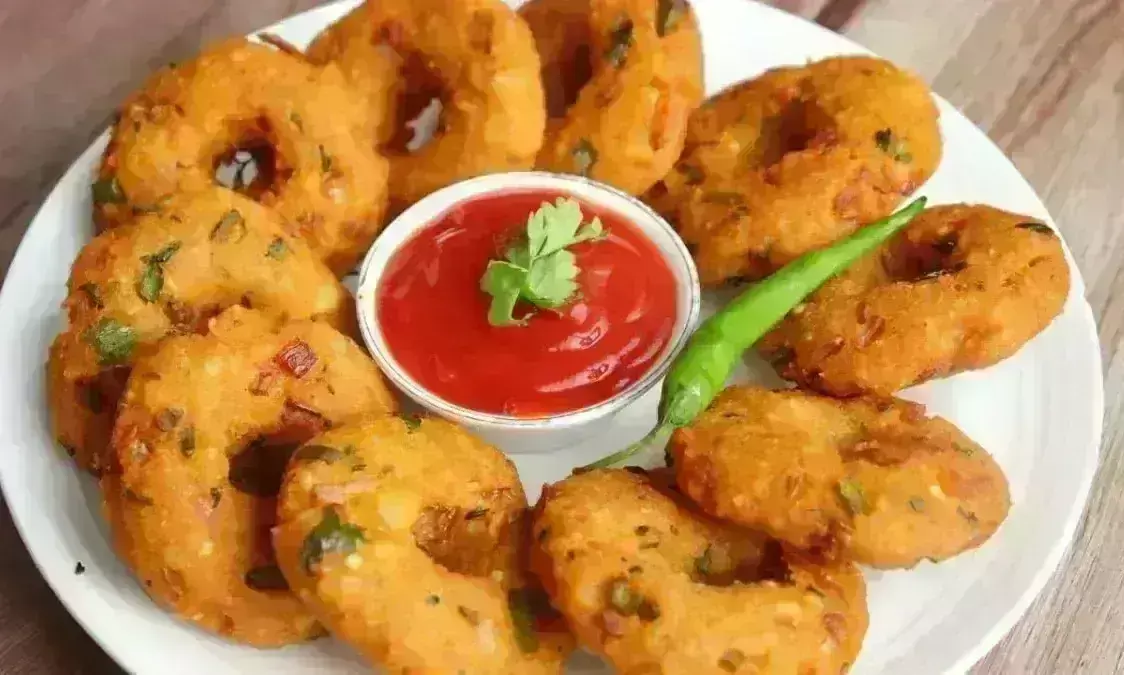 नाश्ते के लिए बनाएं झटपट पोहा वड़ा, इस आसान रेसिपी से