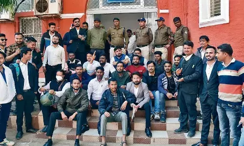 महाकौशल लॉ स्टूडेंट्स एसोसिएशन ने विराेध जताकर सौंपा ज्ञापन