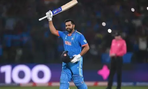मुश्किल परिस्थितियों में चला हिटमैन का बल्ला, लगातार दो डक के बाद जड़ा तूफानी शतक मुश्किल परिस्थितियों में चला हिटमैन का बल्ला, लगातार दो डक के बाद जड़ा तूफानी शतक