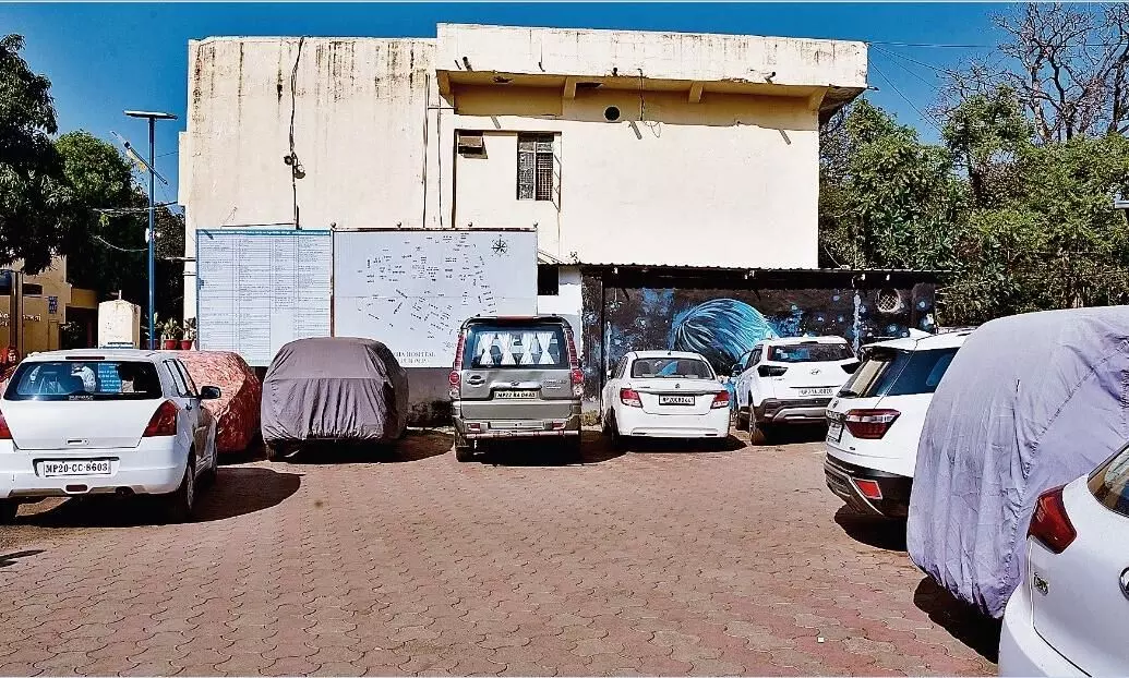जिला अस्पताल में वाहन प्रबंधन को लेकर देखने मिल रही लापरवाही जिला अस्पताल में वाहन प्रबंधन को लेकर देखने मिल रही लापरवाही