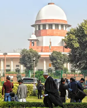 बिलकिस बानो मामला: दोषियों ने मांगी आत्मसमर्पण की मोहलत, सुप्रीम कोर्ट में सुनवाई कल बिलकिस बानो मामला: दोषियों ने मांगी आत्मसमर्पण की मोहलत, सुप्रीम कोर्ट में सुनवाई कल