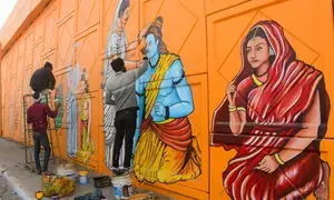 अयोध्या धाम में वॉल पेंटिंग से लेकर रेत शिल्प पर उकेरे जा रहे भगवान राम