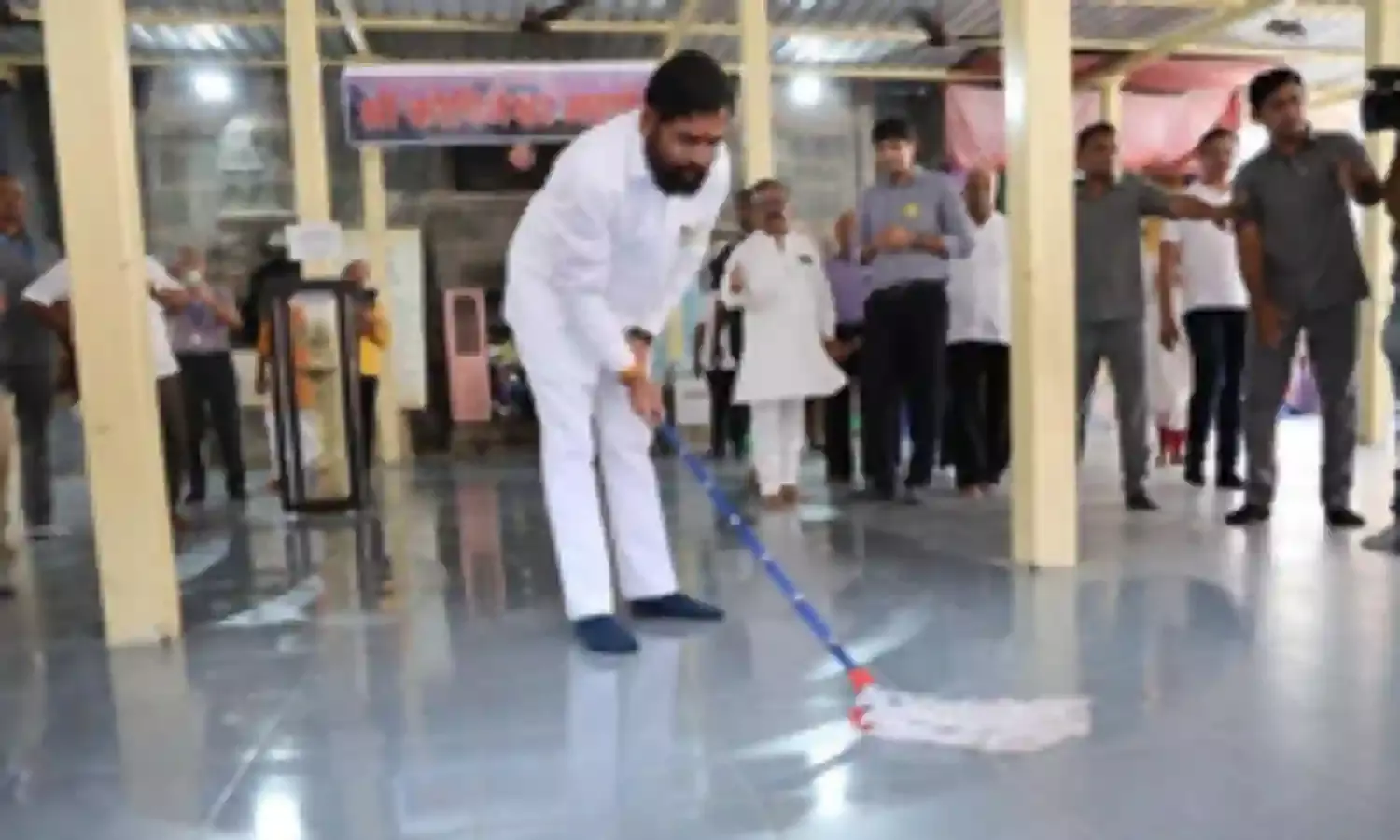 शिंदे ने बीएमसी को प्राण प्रतिष्ठा तक मुंबई के प्रत्येक वार्ड में तीन मंदिरों को साफ करने का दिया आदेश