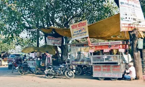 अतिक्रमण से घिरा है महाराजपुर रिछाई तिराहा, रोज लग रहा जाम